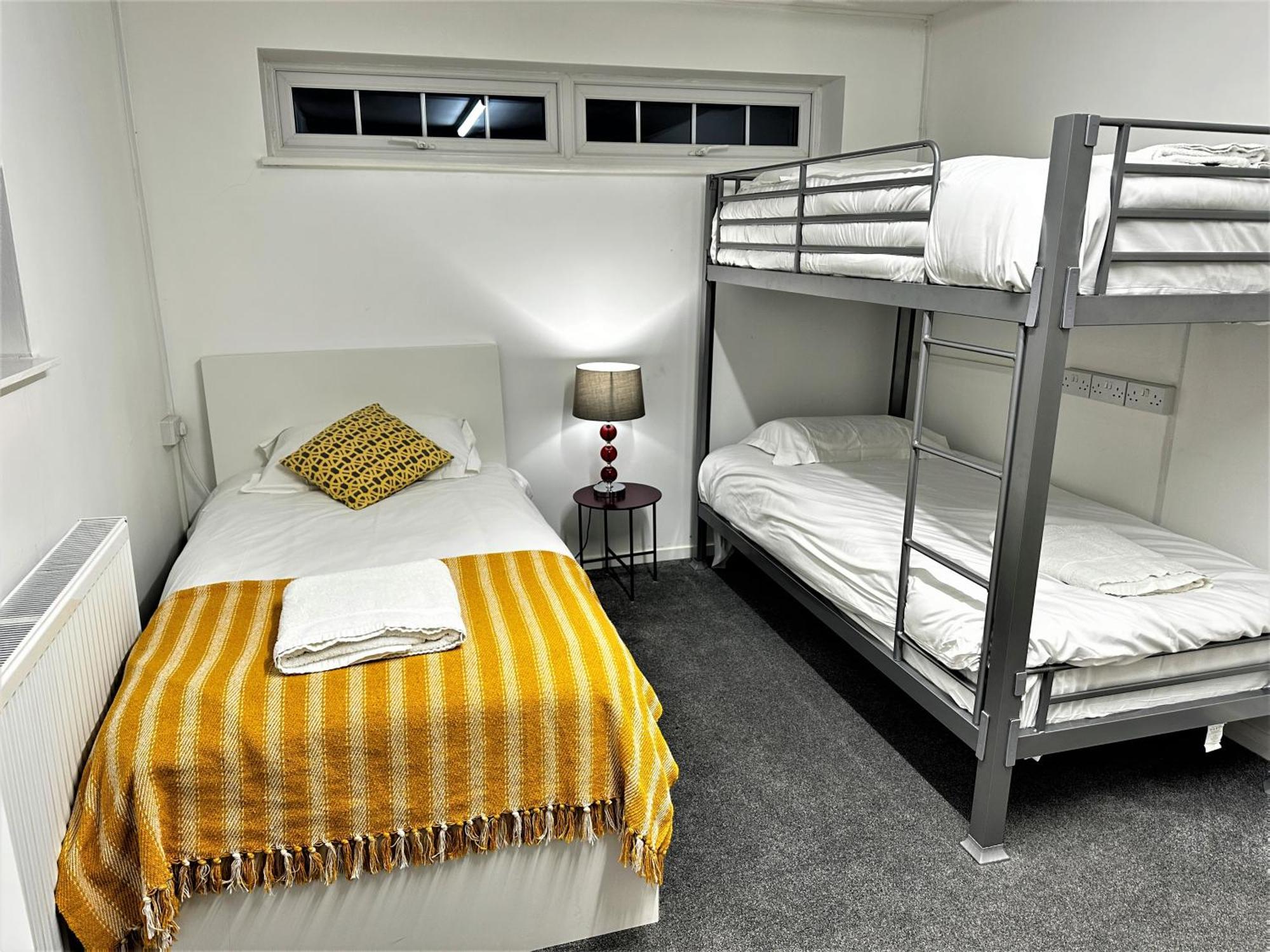 Kennedy Villa - 5 Bedroom House With Hot Tub, Wifi, Free Parkings, Close To Bicester Village Экстерьер фото