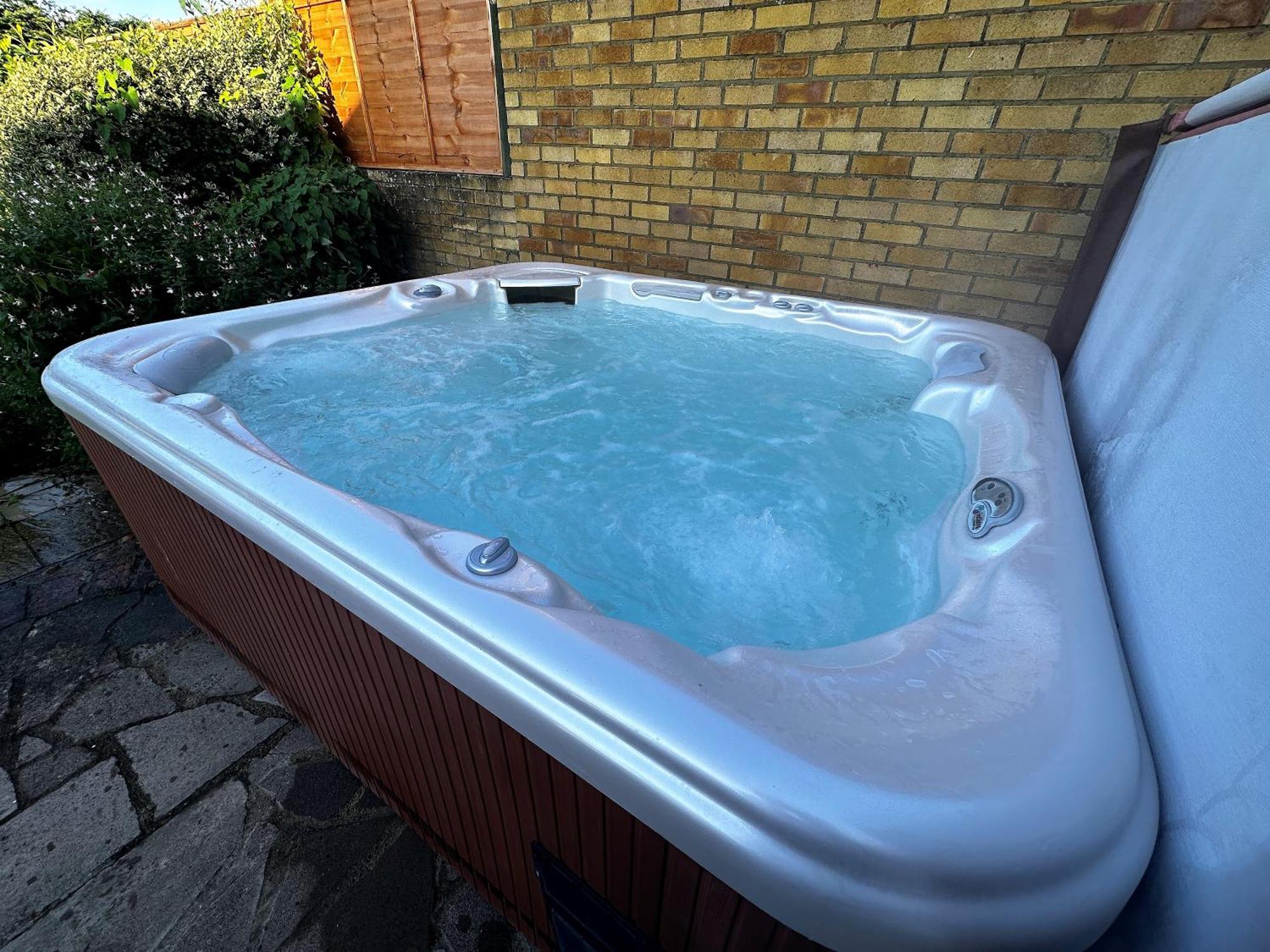Kennedy Villa - 5 Bedroom House With Hot Tub, Wifi, Free Parkings, Close To Bicester Village Экстерьер фото