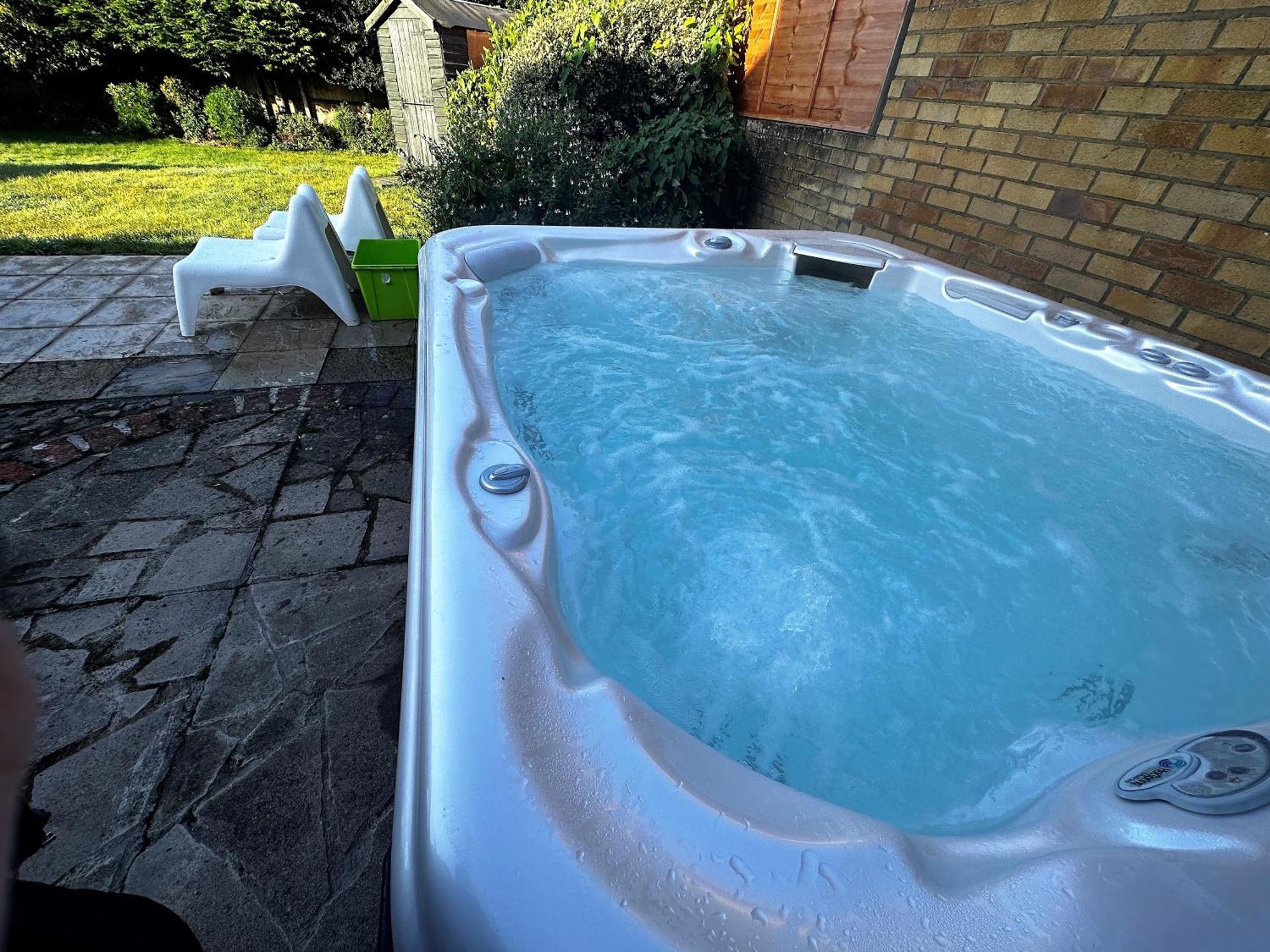 Kennedy Villa - 5 Bedroom House With Hot Tub, Wifi, Free Parkings, Close To Bicester Village Экстерьер фото