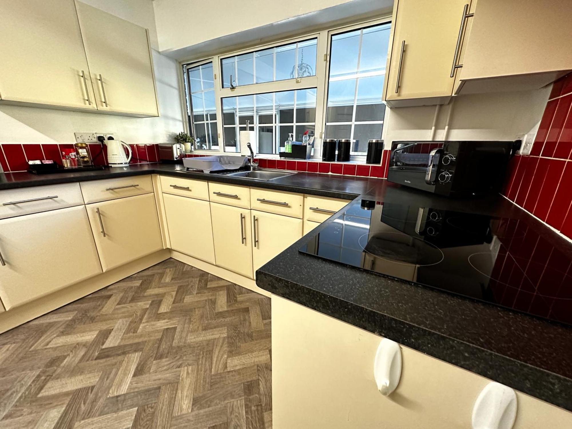 Kennedy Villa - 5 Bedroom House With Hot Tub, Wifi, Free Parkings, Close To Bicester Village Экстерьер фото