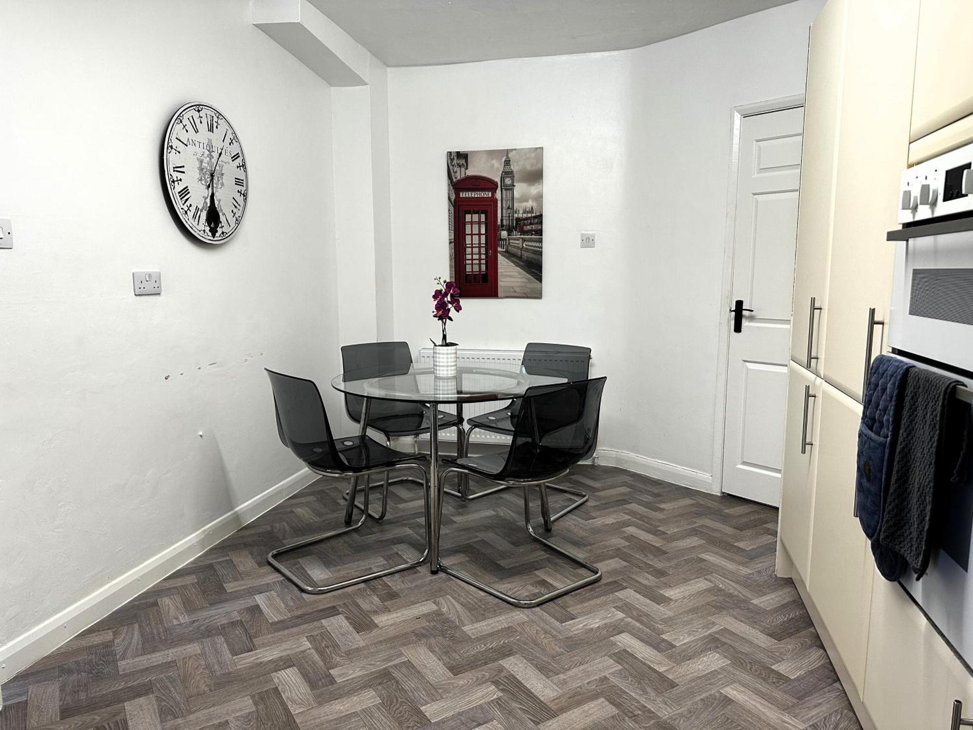Kennedy Villa - 5 Bedroom House With Hot Tub, Wifi, Free Parkings, Close To Bicester Village Экстерьер фото