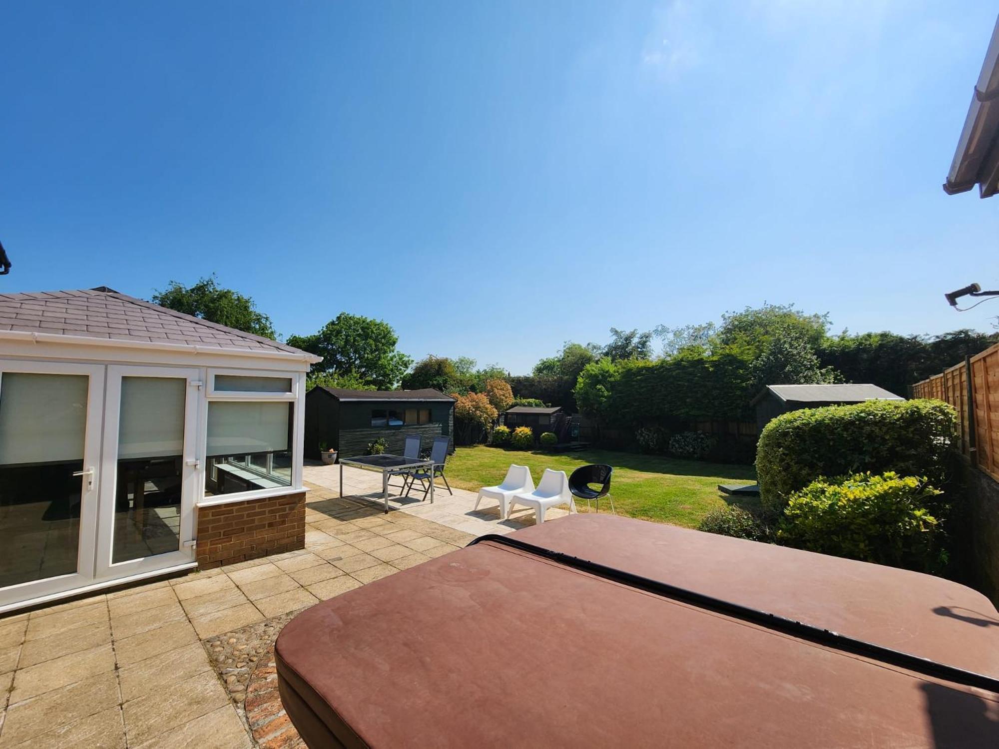 Kennedy Villa - 5 Bedroom House With Hot Tub, Wifi, Free Parkings, Close To Bicester Village Экстерьер фото