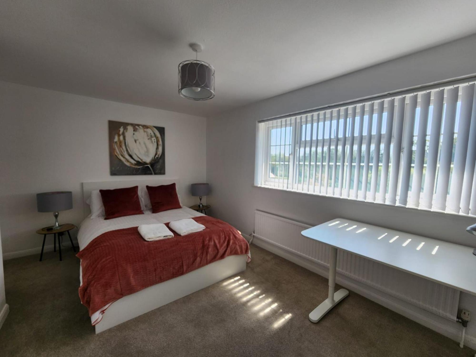 Kennedy Villa - 5 Bedroom House With Hot Tub, Wifi, Free Parkings, Close To Bicester Village Экстерьер фото