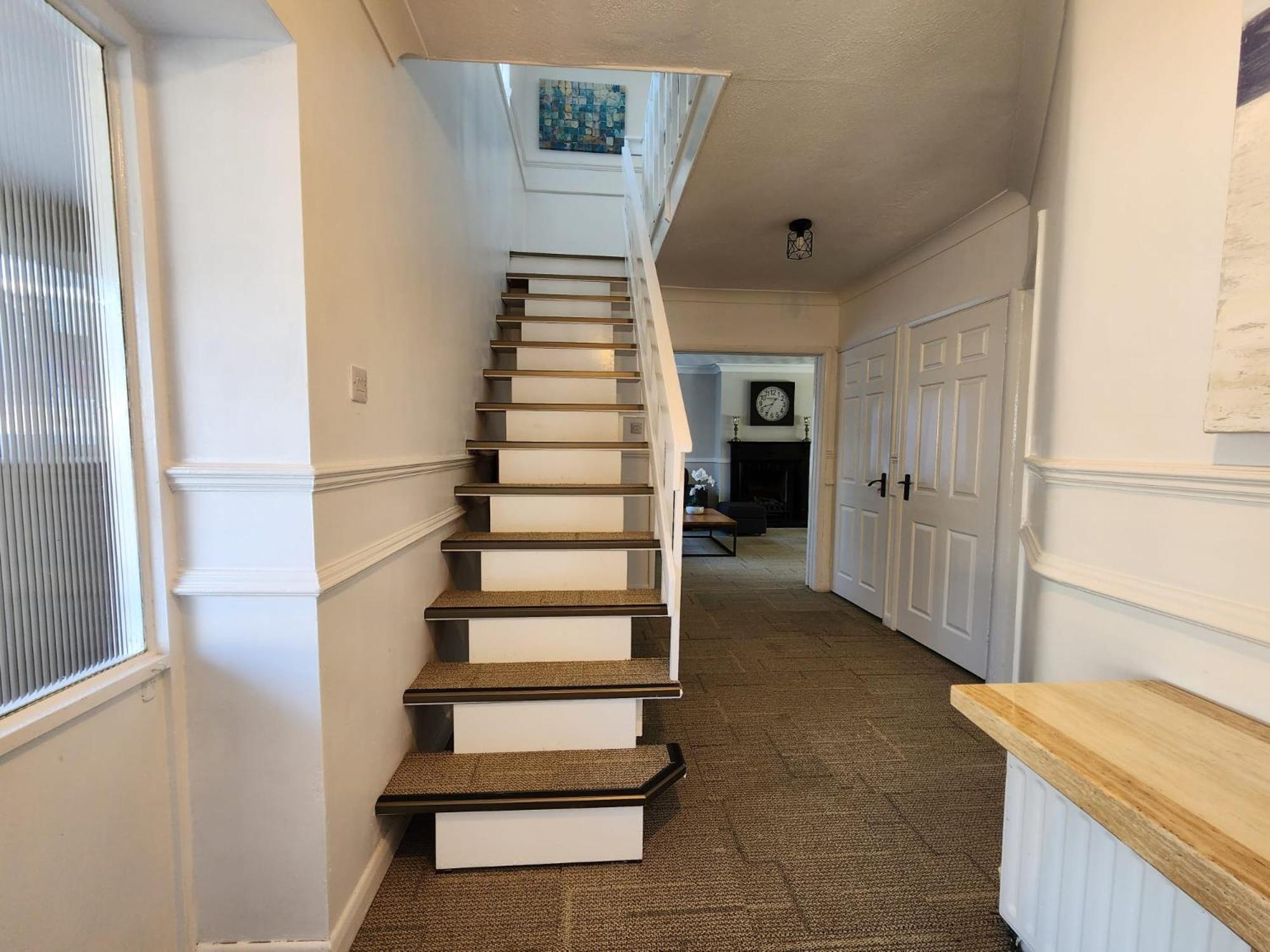 Kennedy Villa - 5 Bedroom House With Hot Tub, Wifi, Free Parkings, Close To Bicester Village Экстерьер фото