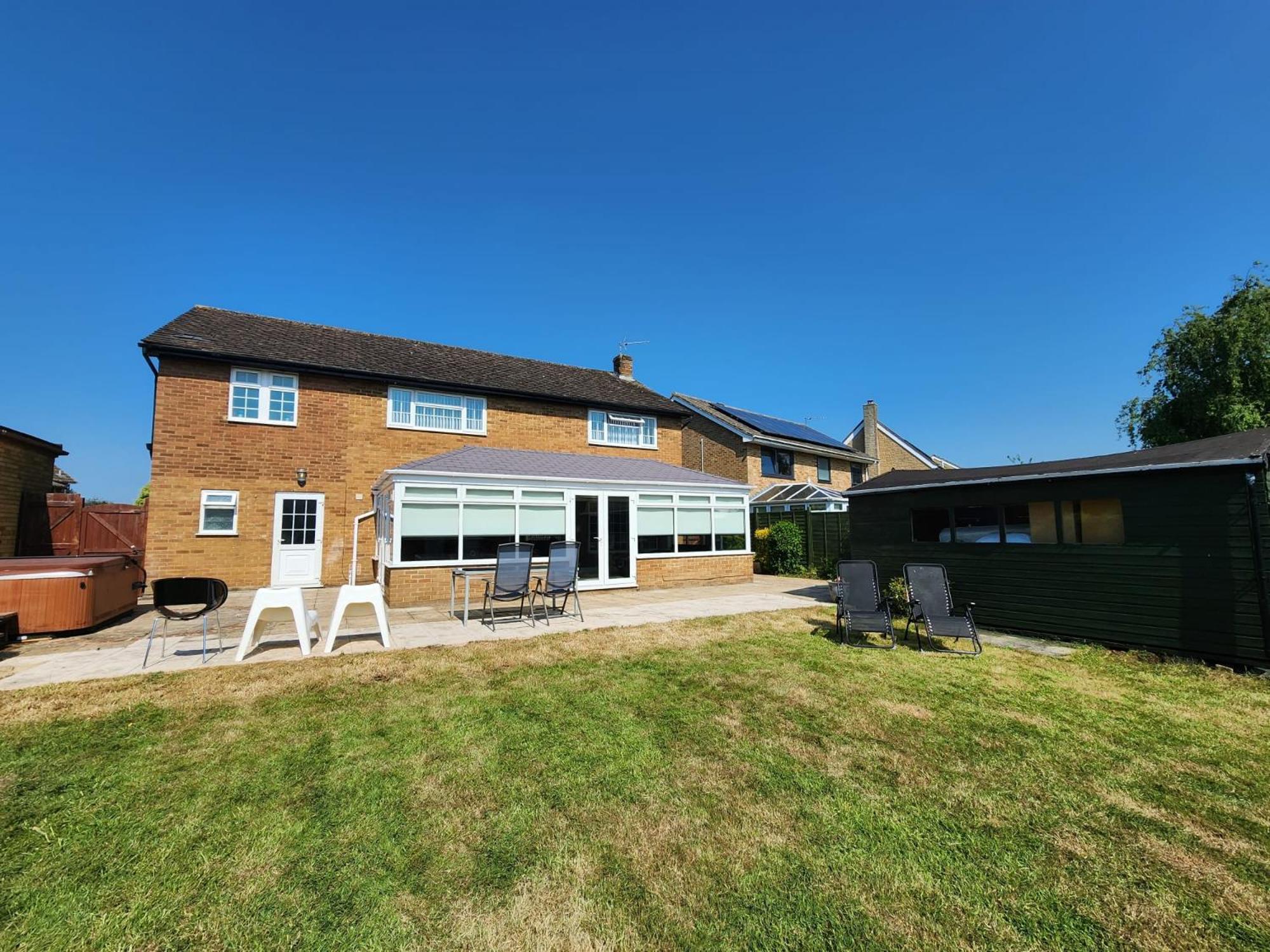 Kennedy Villa - 5 Bedroom House With Hot Tub, Wifi, Free Parkings, Close To Bicester Village Экстерьер фото