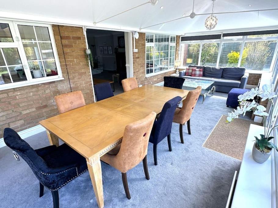 Kennedy Villa - 5 Bedroom House With Hot Tub, Wifi, Free Parkings, Close To Bicester Village Экстерьер фото