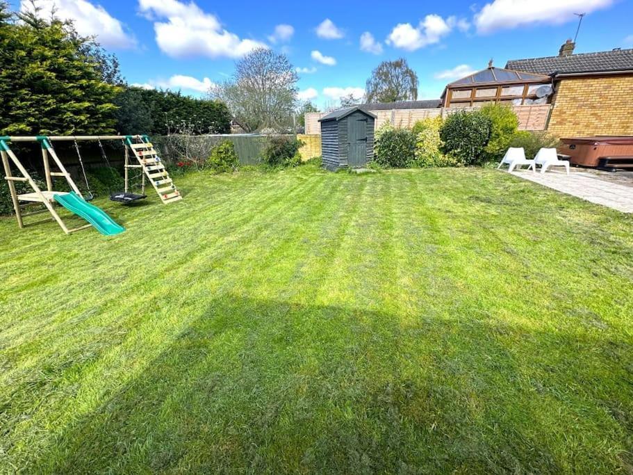 Kennedy Villa - 5 Bedroom House With Hot Tub, Wifi, Free Parkings, Close To Bicester Village Экстерьер фото