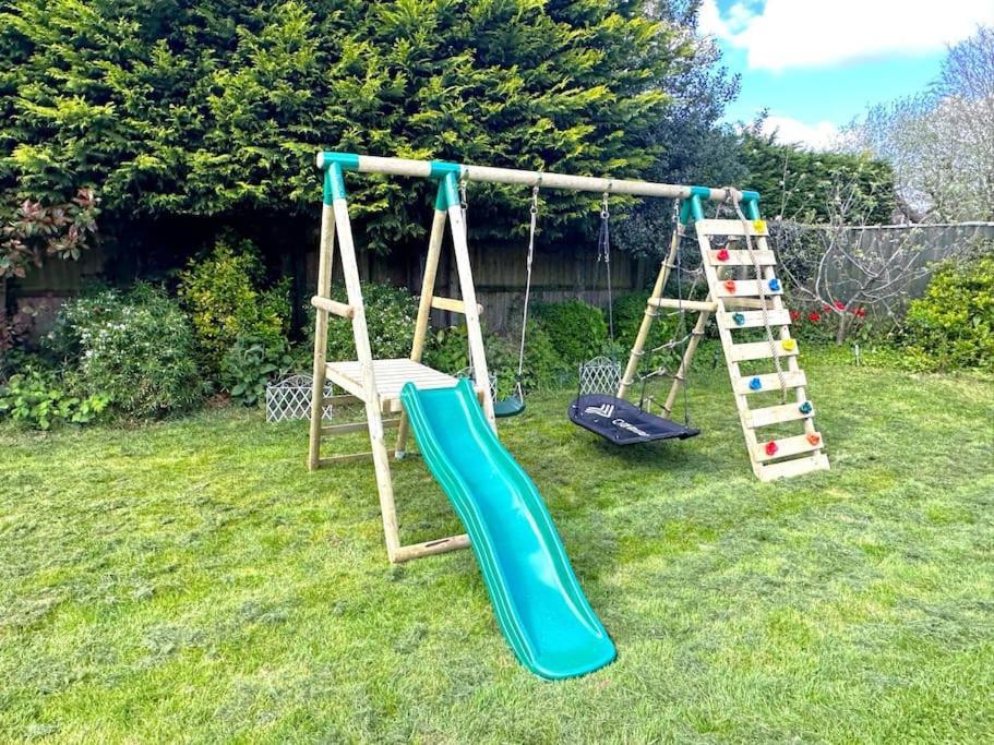 Kennedy Villa - 5 Bedroom House With Hot Tub, Wifi, Free Parkings, Close To Bicester Village Экстерьер фото