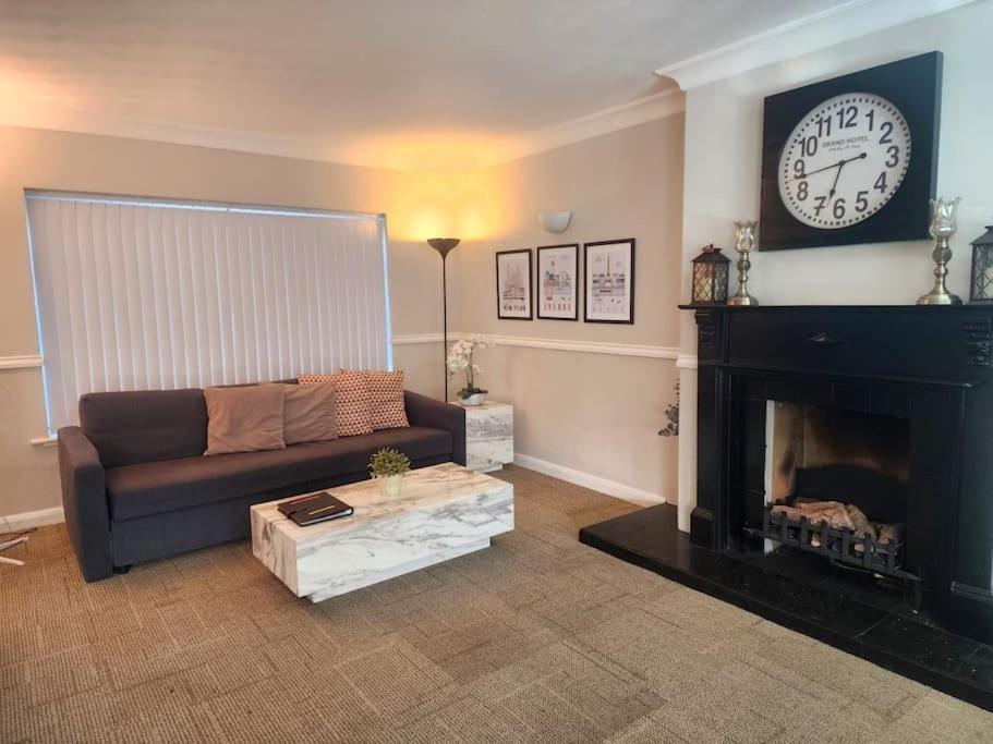 Kennedy Villa - 5 Bedroom House With Hot Tub, Wifi, Free Parkings, Close To Bicester Village Экстерьер фото