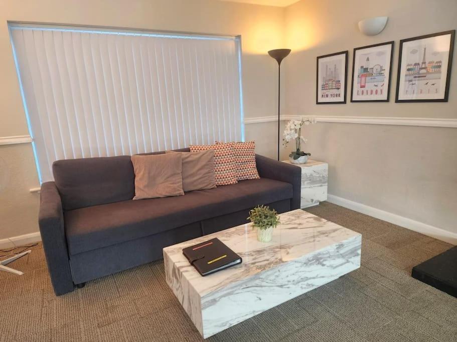 Kennedy Villa - 5 Bedroom House With Hot Tub, Wifi, Free Parkings, Close To Bicester Village Экстерьер фото